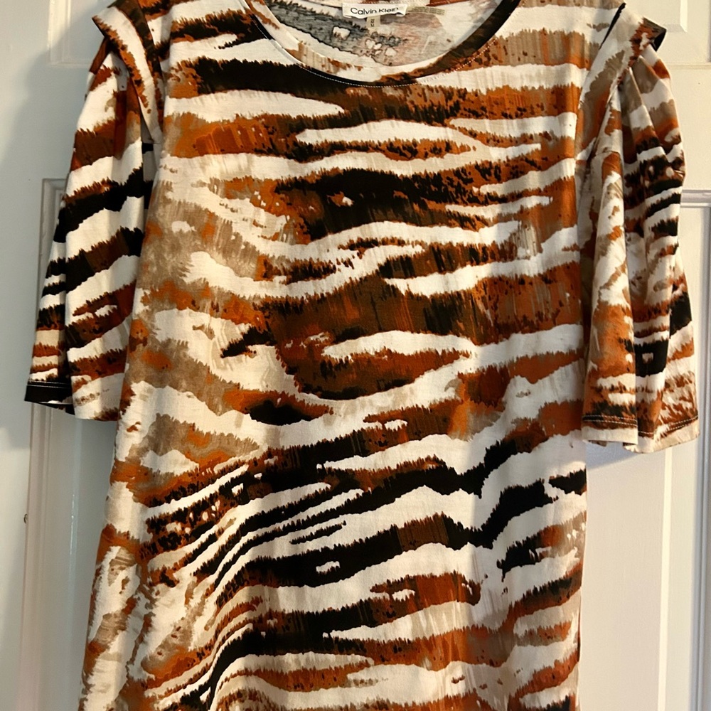 Calvin Klein Brown and White Boxy 3/4 Sleeve T-Shirt